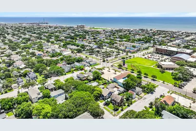 3921 Avenue P 1/2, Galveston, TX 77550 - Photo 35