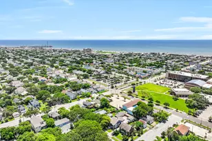 3921 Ave P 1/2, Galveston, TX 77550 - Photo 35