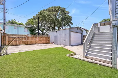 3921 Avenue P 1/2, Galveston, TX 77550 - Photo 33