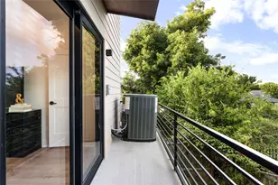 2216 Bringhurst St, Houston, TX 77026 - Photo 25