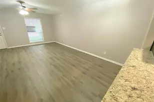 10122 Shadow Wood Dr, Houston, TX 77043 - Photo 5