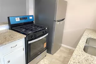10122 Shadow Wood Dr, Houston, TX 77043 - Photo 9
