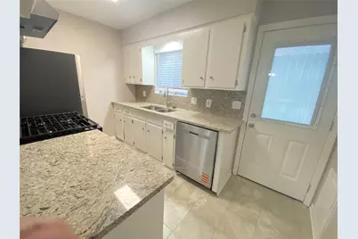 10122 Shadow Wood Drive #12, Houston, TX 77043 - Photo 7
