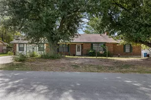 308 Hospital Dr, Buffalo, TX 75831 - Photo 1