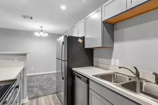 9519 Pagewood Ln, Houston, TX 77063 - Photo 9