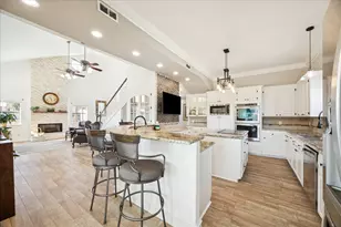 107 Bamaku Bend, Tiki Island, TX 77554 - Photo 11