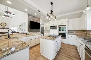 107 Bamaku Bend, Tiki Island, TX 77554 - Photo 9