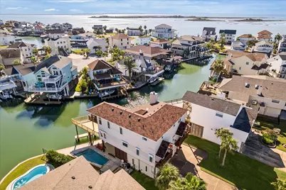 107 Bamaku Bend, Galveston, TX 77554 - Photo 3