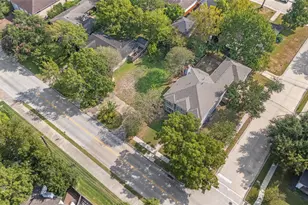 5517 Newcastle St, Bellaire, TX 77401 - Photo 1