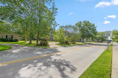 5517 Newcastle Street, Bellaire, TX 77401 - Photo 3