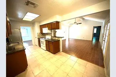 18 Brookflower Road, The Woodlands, TX 77380 - Photo 7