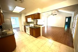 18 Brookflower Rd, The Woodlands, TX 77380 - Photo 7