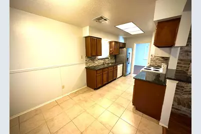 18 Brookflower Road, The Woodlands, TX 77380 - Photo 5