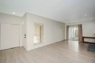 9809 Richmond Ave, Houston, TX 77042 - Photo 7