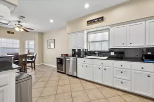 506 Westerly Dr, Tiki Island, TX 77554 - Photo 11