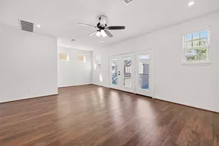 10949 Cannes Memorial Dr, Houston, TX 77043 - Photo 9