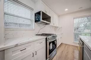 1739 Nocturne Ln, Houston, TX 77043 - Photo 9