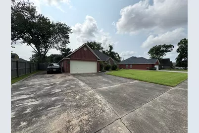 308 Williamsburg Avenue, Clute, TX 77531 - Photo 3