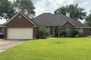 308 Williamsburg Ave, Clute, TX 77531 - Photo 1