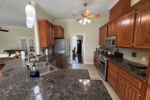 308 Williamsburg Ave, Clute, TX 77531 - Photo 11