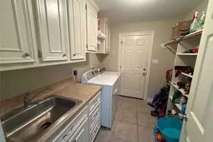 308 Williamsburg Ave, Clute, TX 77531 - Photo 19