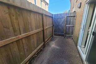 215 Postoffice, Galveston, TX 77550 - Photo 5