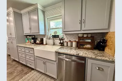 809 E Hamilton Street, West Columbia, TX 77486 - Photo 5