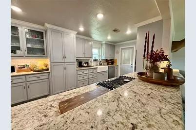 809 E Hamilton Street, West Columbia, TX 77486 - Photo 11