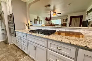 809 E Hamilton St, West Columbia, TX 77486 - Photo 9