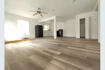 1302 W 6th St, Freeport, TX 77541 - Photo 7