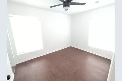 1302 W 6th St, Freeport, TX 77541 - Photo 9