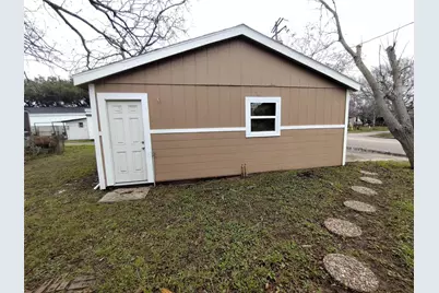 1302 W 6th St, Freeport, TX 77541 - Photo 5