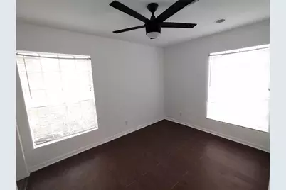 1302 W 6th St, Freeport, TX 77541 - Photo 11