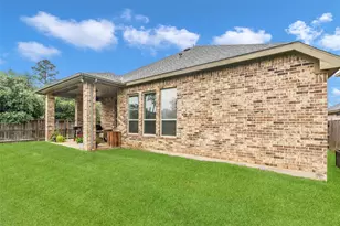 561 Rolling Brook Ln, Pinehurst, TX 77362 - Photo 5
