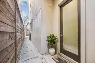 2147 Harold St, Houston, TX 77098 - Photo 3