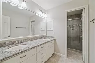 2425 Potomac Dr, Houston, TX 77057 - Photo 13