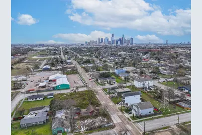 1 Elysian, Houston, TX 77009 - Photo 3