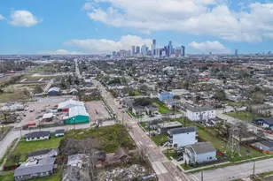 1 Elysian, Houston, TX 77009 - Photo 3