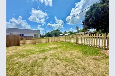 425 N Holland, Bellville, TX 77418 - Photo 31