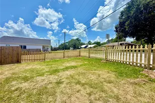 425 N Holland, Bellville, TX 77418 - Photo 31