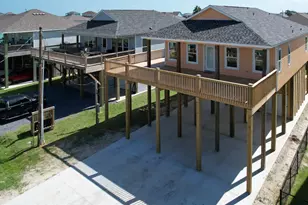 865 Palmetto Dr, Crystal Beach, TX 77650 - Photo 9