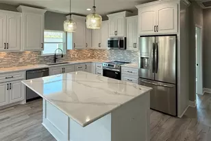 865 Palmetto Dr, Crystal Beach, TX 77650 - Photo 3