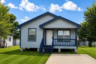 1935 1st St, Hempstead, TX 77445 - Photo 1