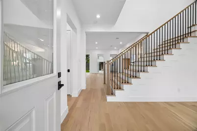 111 E 18th Street, Houston, TX 77008 - Photo 7