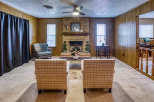 402 Cottonwood St, Brenham, TX 77833 - Photo 3