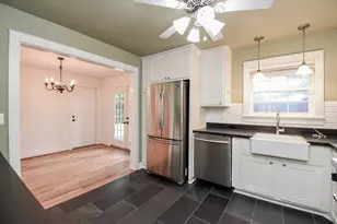 2210 Gardenia Dr, Houston, TX 77018 - Photo 9