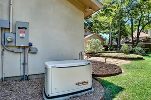 12102 Oak Bluff Dr, Houston, TX 77070 - Photo 41