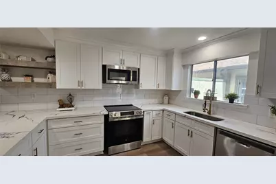 724 Country Place Drive #E, Houston, TX 77079 - Photo 13