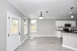 1105 E Kyle Rd, Clute, TX 77531 - Photo 7