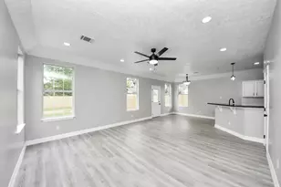 1105 E Kyle Rd, Clute, TX 77531 - Photo 3